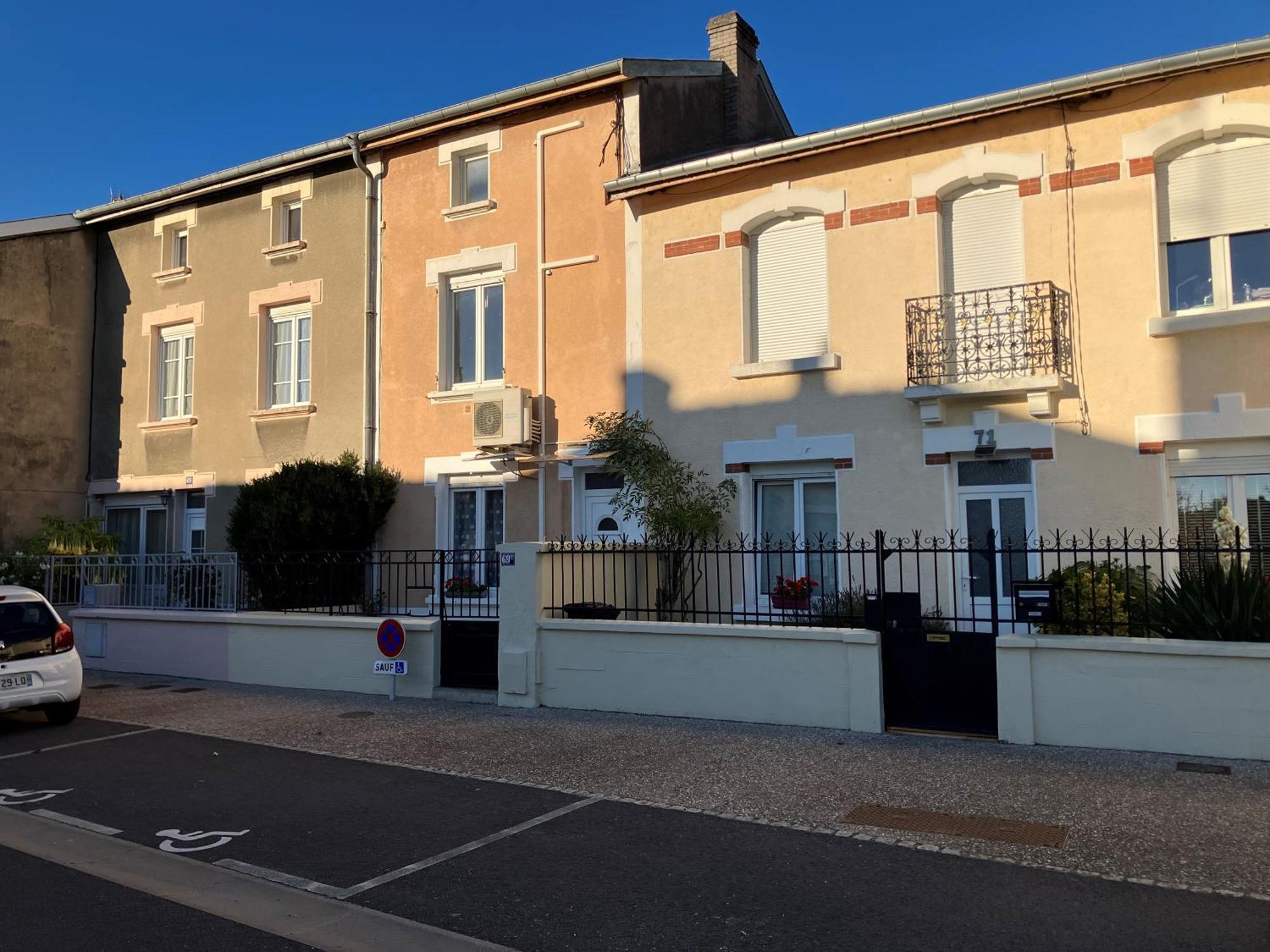 Jolie maison mitoyenne Belleville-Sur-Meuse Extérieur photo